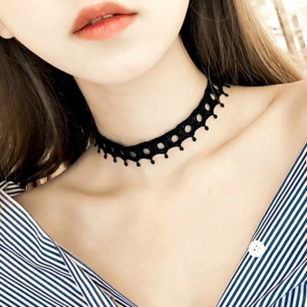 4/$20 Black choker velvet lace hot topic